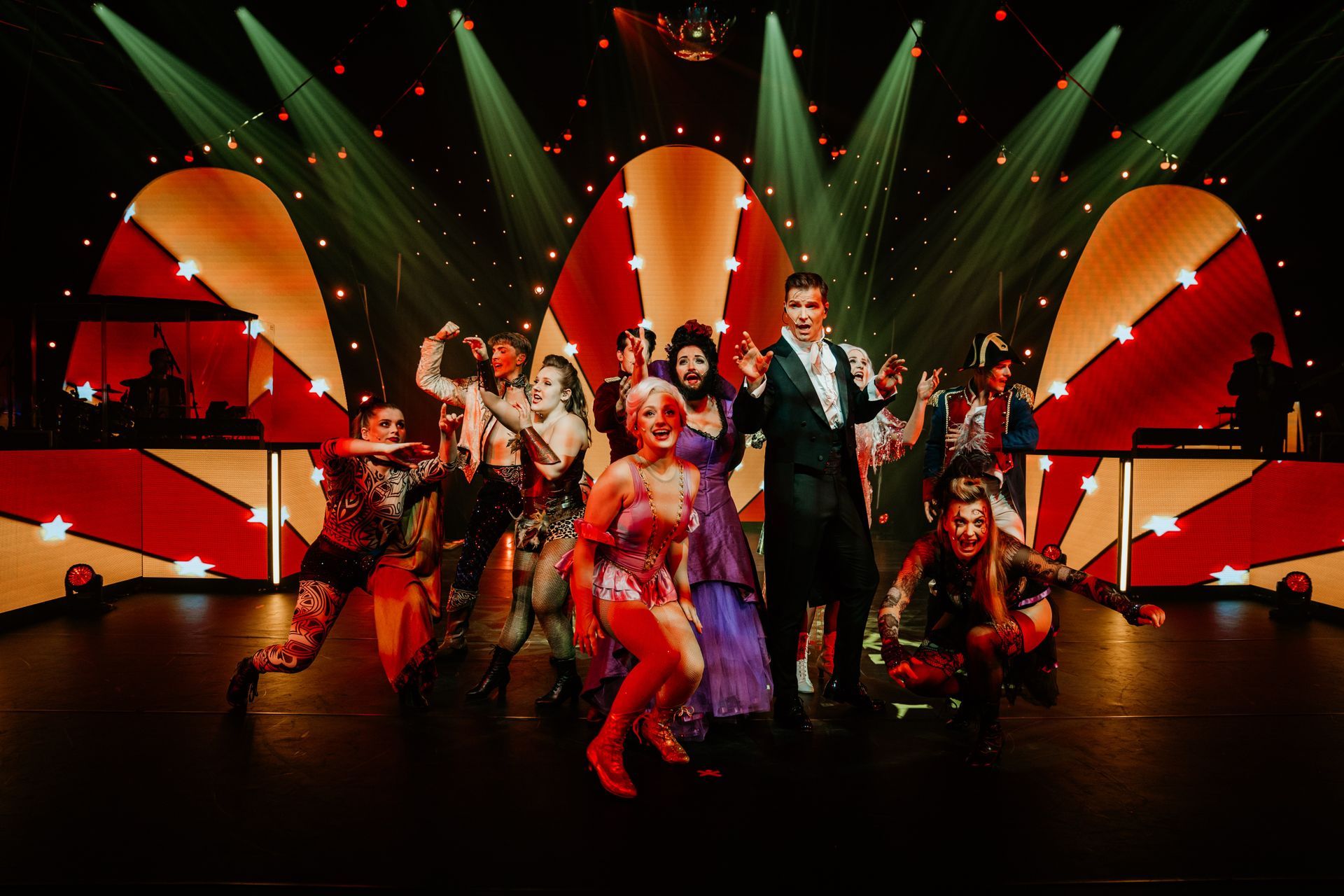 05_This-is-THE-GREATEST-SHOW!_2027_Credit_PatrickSchneiderwind