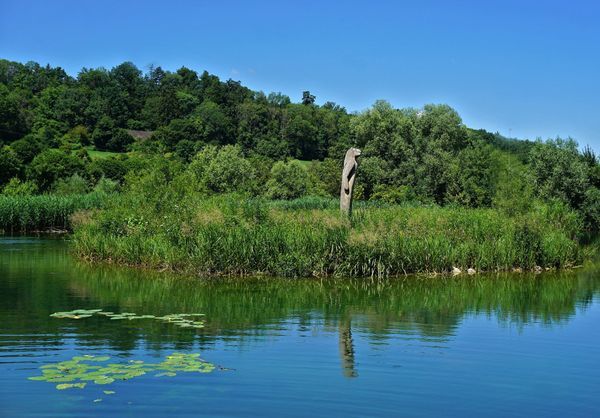 Der Löwenmensch vom Hohlenstein-Stadel; Skulptur im Lonetal am Lonesee; Schwäbische Alb